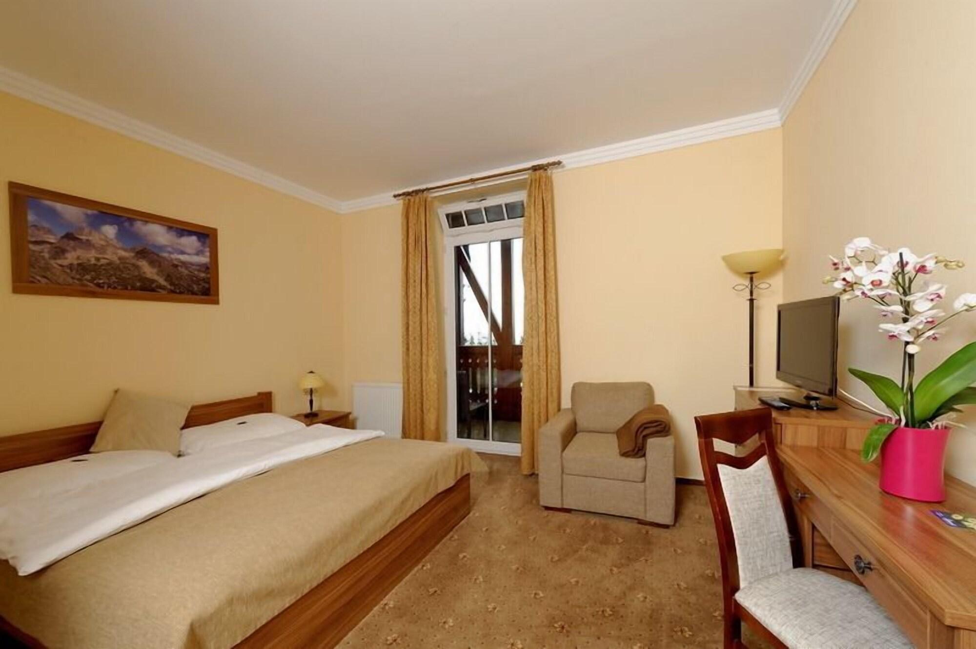 Hotel Solisko Штрбске-Плесо Экстерьер фото