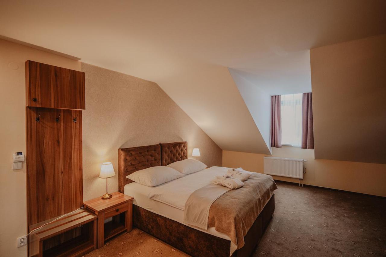 Hotel Solisko Штрбске-Плесо Экстерьер фото