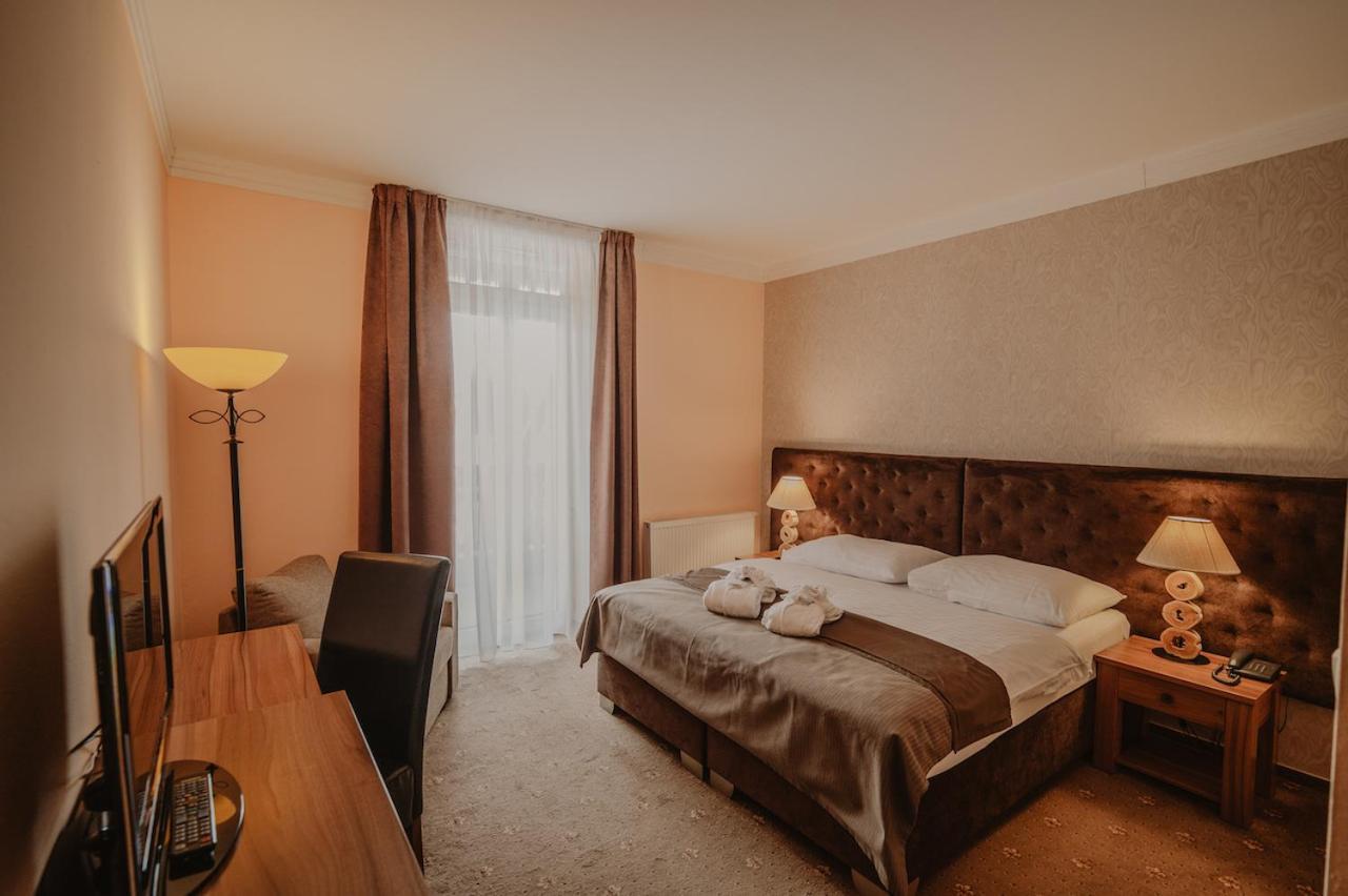 Hotel Solisko Штрбске-Плесо Экстерьер фото