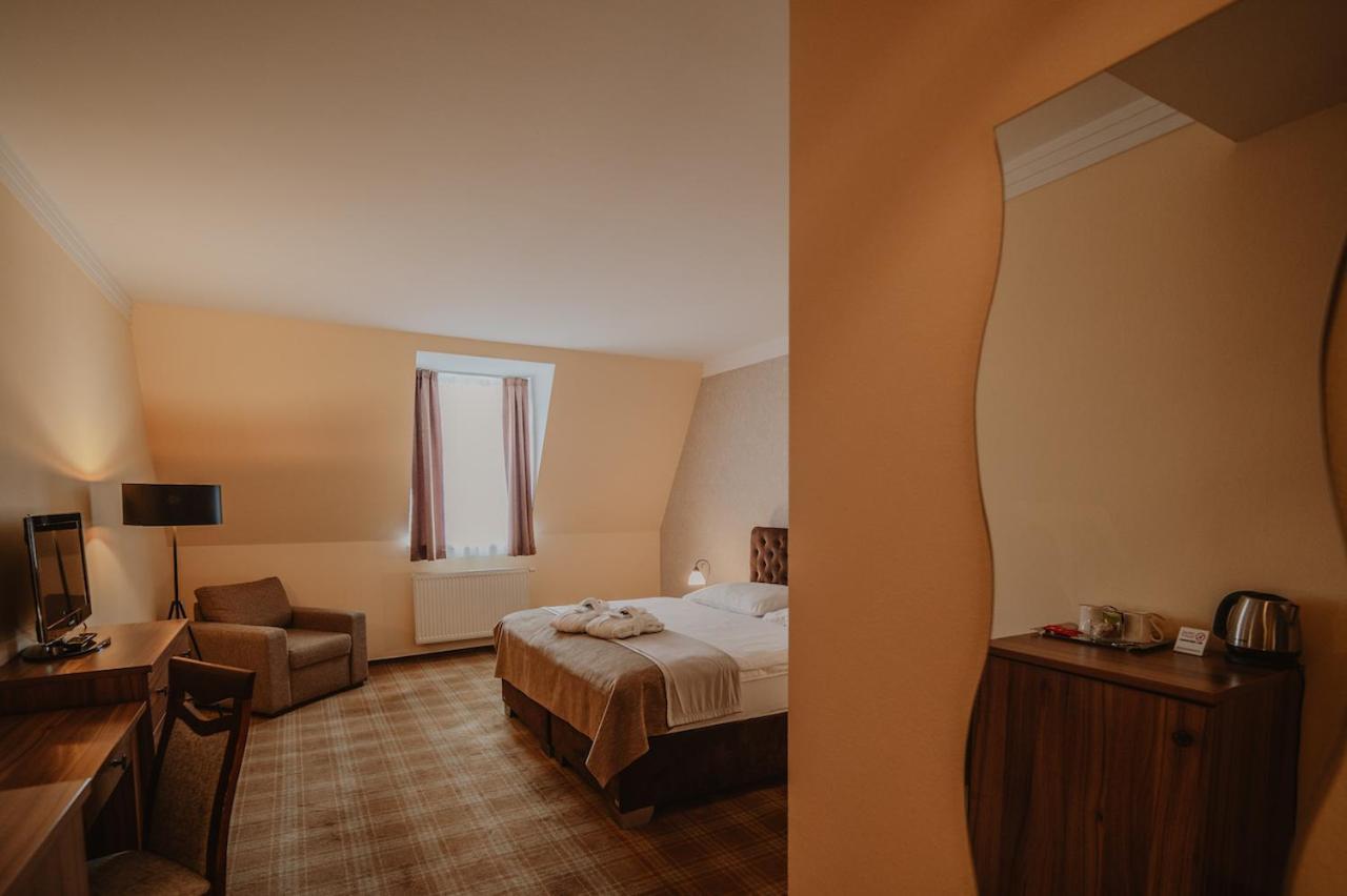 Hotel Solisko Штрбске-Плесо Экстерьер фото