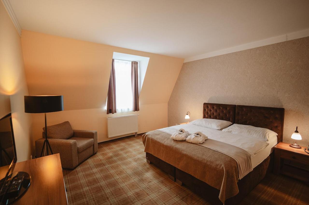 Hotel Solisko Штрбске-Плесо Экстерьер фото
