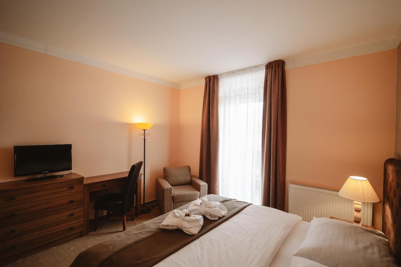 Hotel Solisko Штрбске-Плесо Экстерьер фото